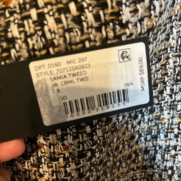 Gianni Bini Cute Black/Tan skirt with accent buttons and front slit Size 8 NWT - Picture 7 of 9